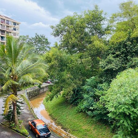 Batu Ferringhi Bayu Emas Apartment Экстерьер фото