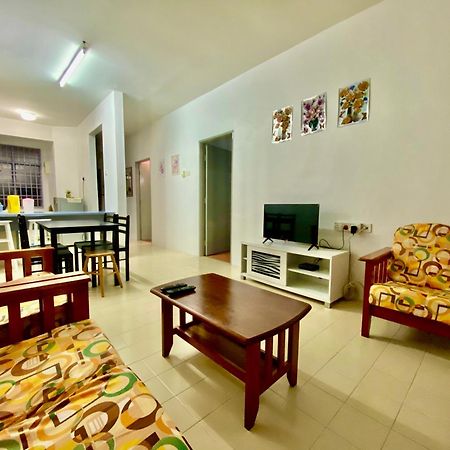 Batu Ferringhi Bayu Emas Apartment Экстерьер фото